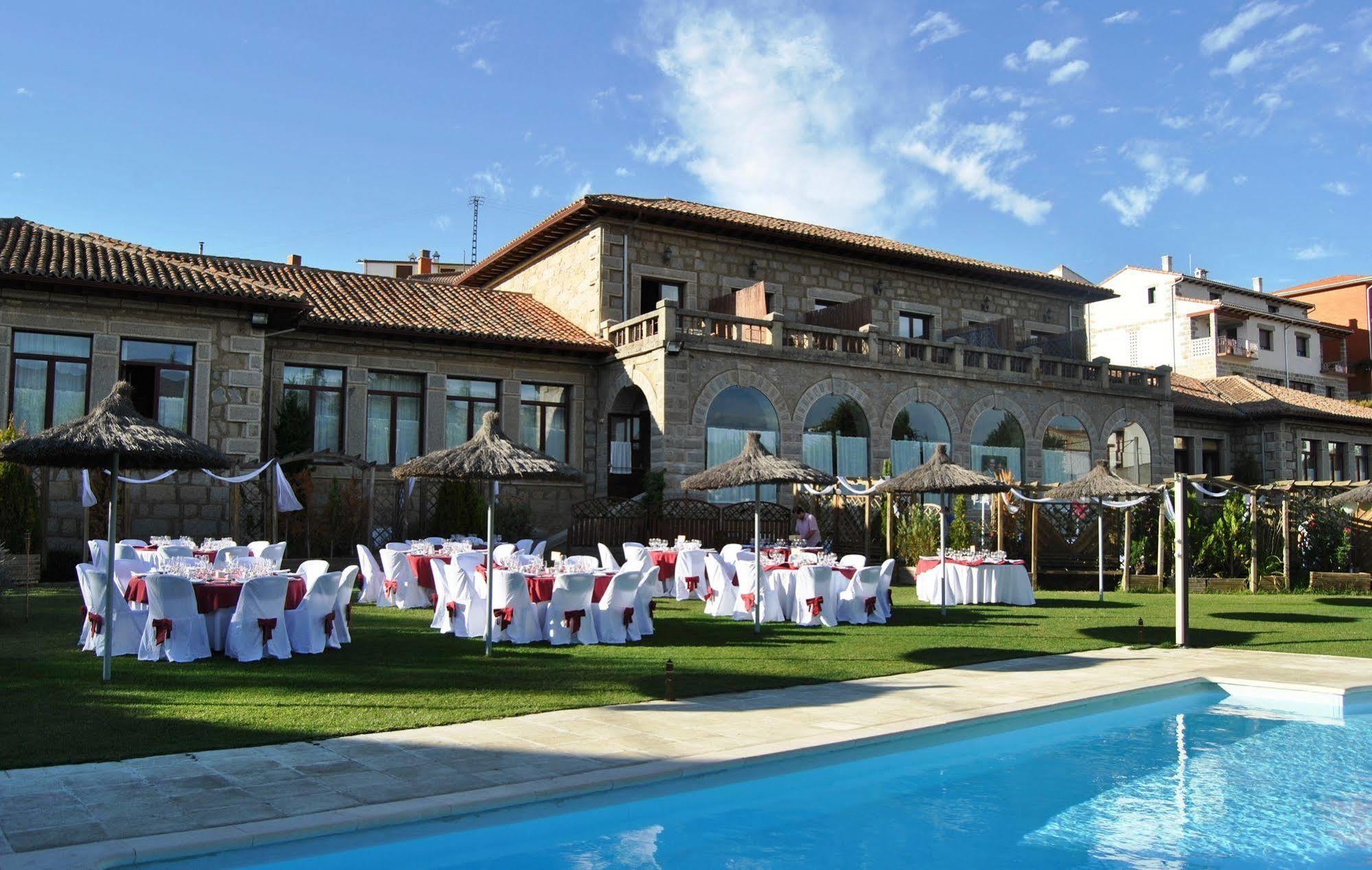 Posada Real Restaurante El Linar Del Zaire Burgohondo Exterior photo